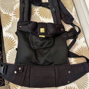 LÍLLÉbaby complete airflow ergonomic six and one baby carrier